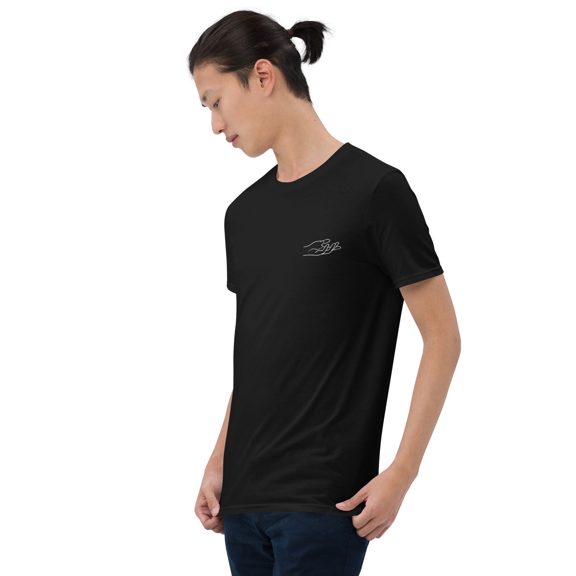 The Praying Hands – Herren T-Shirt – Dezente Handstickerei