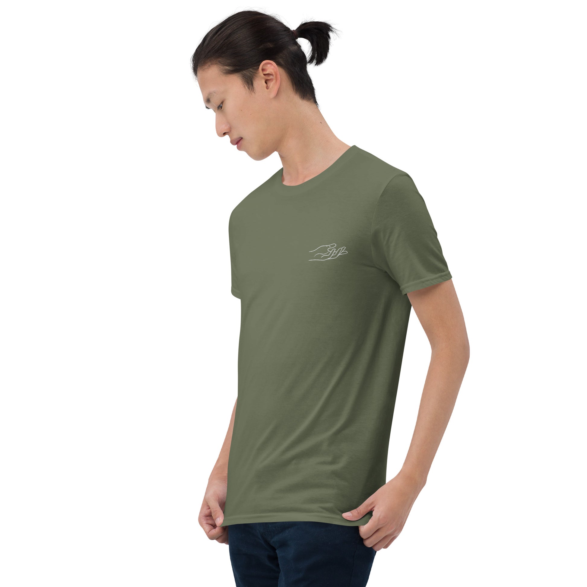 The Praying Hands – Herren T-Shirt – Dezente Handstickerei