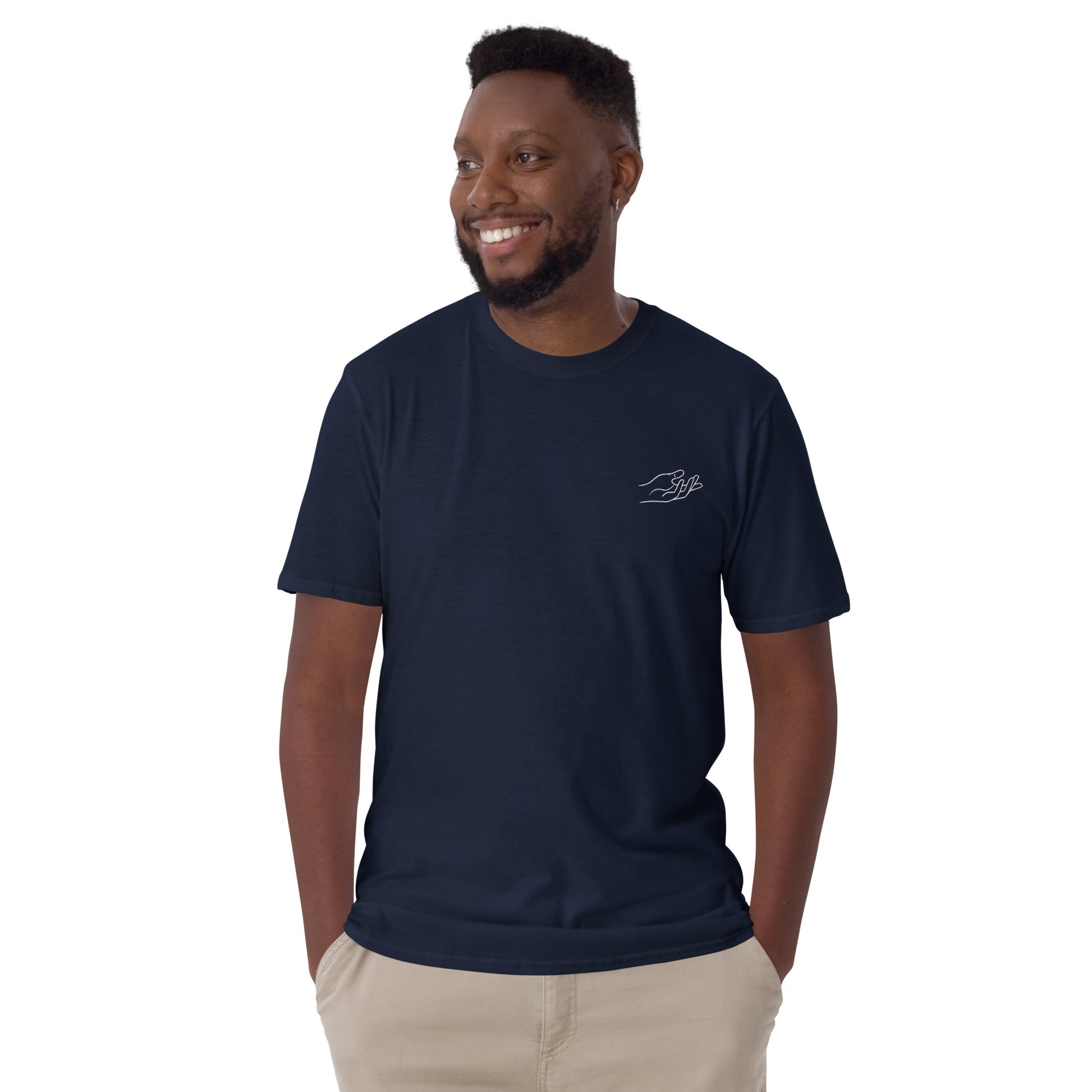 The Praying Hands – Herren T-Shirt – Dezente Handstickerei