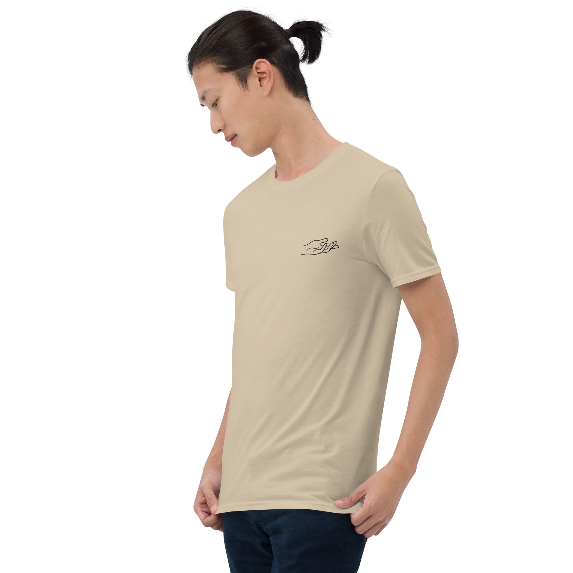 The Praying Hands – Herren T-Shirt – Dezente Handstickerei